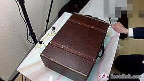 wanna worship lilly's secretary feet stuffed in the box?