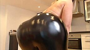 Sophie James squirts from double anal double vaginal with toys