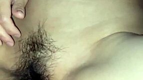 फिंगरिंग टीज से फट पड़ी जापानी चूत में रॉ इंसर्शन