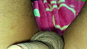 Pene mas masturbacion drives her wild with horny need!