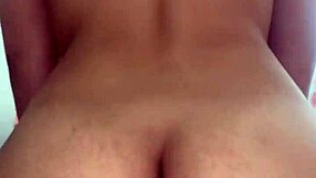 mi cuñada entra y me ofrece su culote para follar duro