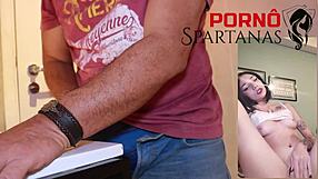 novinha de 18 vê pornô da mãe e senta no pau suculento