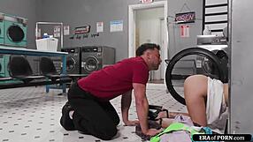 blonde's stuck in the machine n she'll suck that cock for rescue 😩