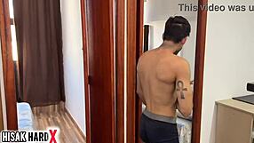 tirei a virgindade dela na garagem enquanto tia saiu