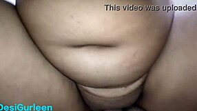 देसी गर्लफ्रेंड की चूत इरोटिक मसाज उंगली से सिहरन