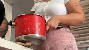 Chamei Minha Amiga Da Buceta Grande Pra Me Ajudar No Almoco With Huge Pussy Flash!