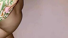 pembantu hijab hamil pasrah melayani majikan horny di kamar tidur... natural tits bouncing