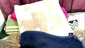 whoa this pussy stretches so wide 😲 you gotta see it gape like crazy!!